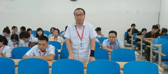 “服務(wù)質(zhì)量、工作態(tài)度、履職盡責(zé)”階段性總結(jié)會(huì)