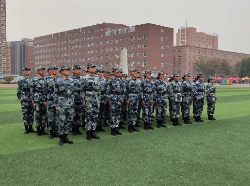 隊列會操馳騁賽場，青春飛揚