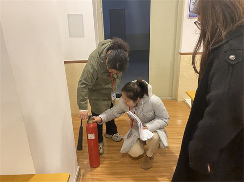 實(shí)驗(yàn)室建設(shè)穩(wěn)步進(jìn)行，安全檢查嚴(yán)陣以待