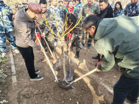 “草木皆待春，你我共護(hù)綠”——保定理工學(xué)院藝術(shù)學(xué)院開(kāi)展“3.12植樹(shù)節(jié)”主題活動(dòng)