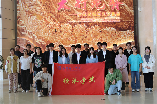 我院組織學(xué)生參加保定市博物館承辦的4月23日世界讀書日“長(zhǎng)城，你好”詩文誦讀活動(dòng)