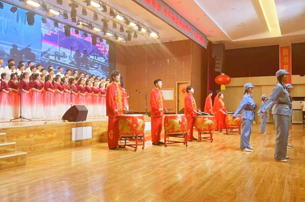 保定理工學(xué)院||管理學(xué)院||我校舉辦“青春孕育無(wú)限希望，青年創(chuàng)造美好明天”大型合唱會(huì)