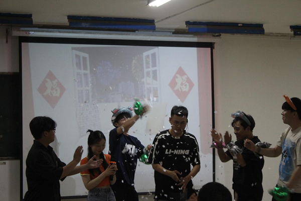 保定理工學(xué)院‖管理學(xué)院‖我院舉行“星光閃耀，激情夏夜”才藝展示大賽