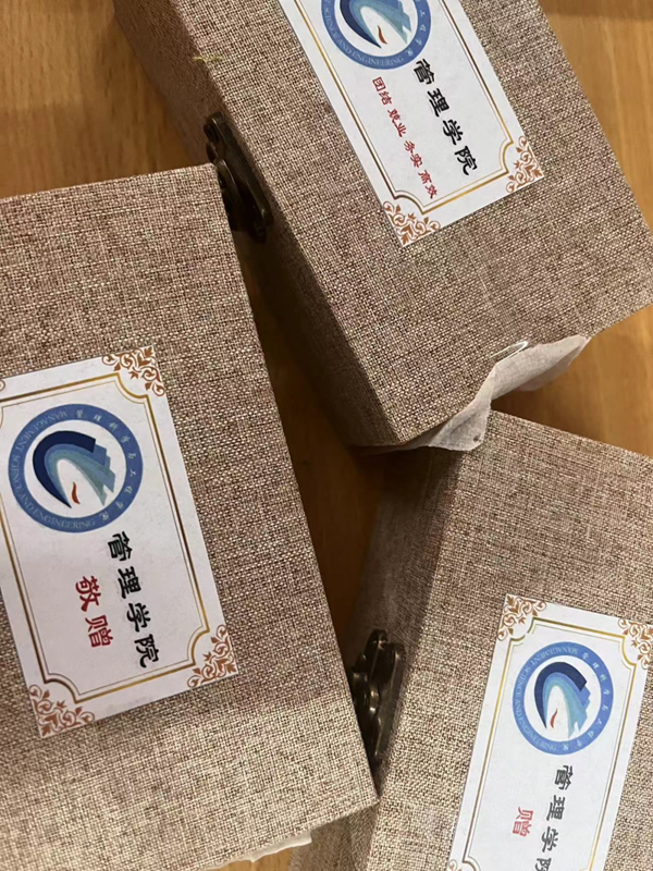 保定理工學(xué)院‖管理學(xué)院‖暖心服務(wù)，助力2023屆畢業(yè)生走好大學(xué)生涯的最后一公里