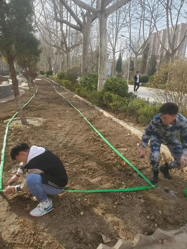 我為同學做實事|勞動萬事足 節(jié)水我當先