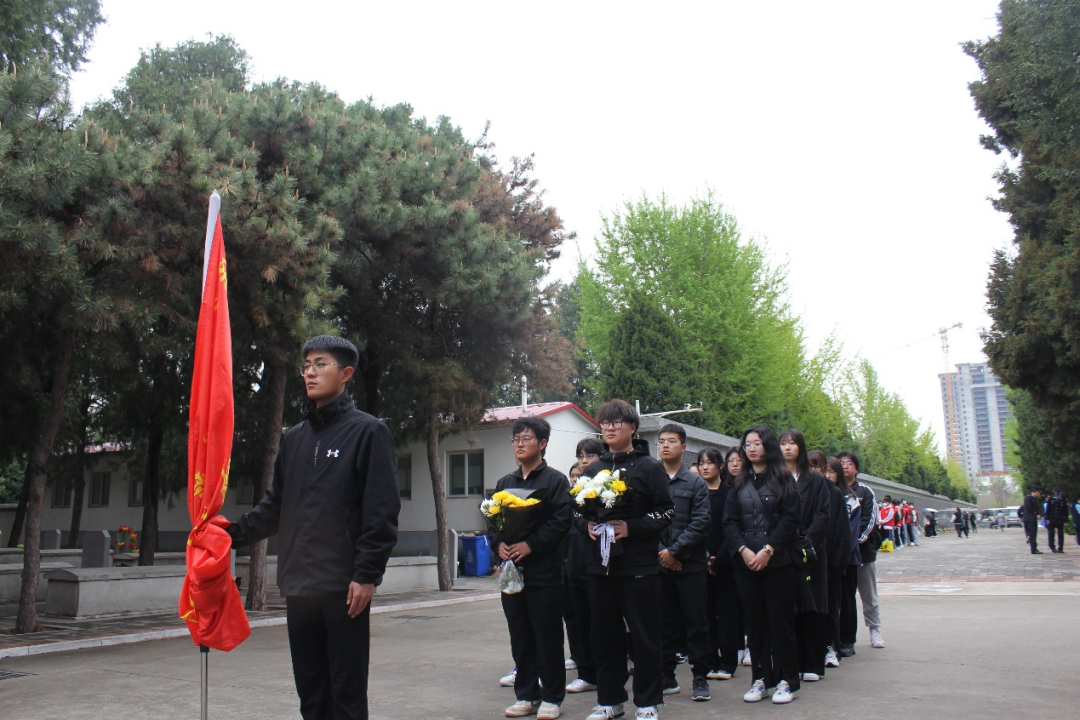 保定理工學(xué)院|管理學(xué)院|憶苦思甜祭烈士，風(fēng)起清明表哀思