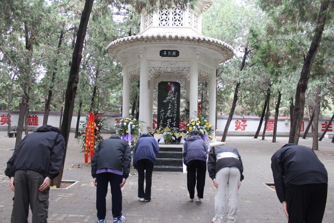 保定理工學(xué)院|管理學(xué)院|憶苦思甜祭烈士，風(fēng)起清明表哀思