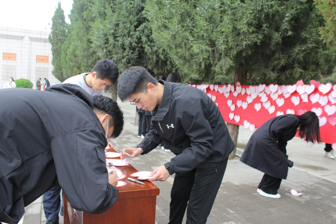 保定理工學(xué)院|管理學(xué)院|憶苦思甜祭烈士，風(fēng)起清明表哀思