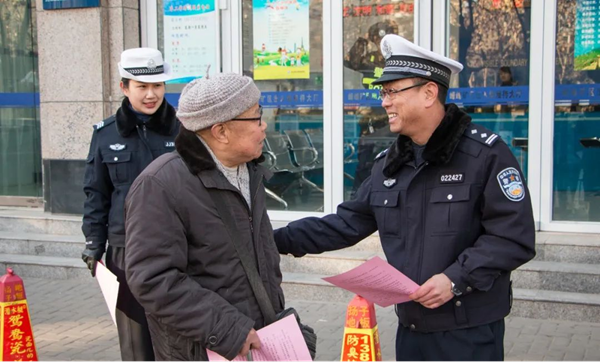 保定理工學院‖管理學院‖赤膽忠心，讓我們向中國人民警察致敬！