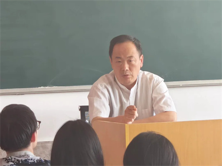 “傾聽“新”聲共發(fā)展，同心同力譜新篇”——保定理工學(xué)院藝術(shù)學(xué)院開展期中學(xué)生座談會