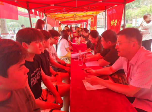 就業(yè)幫扶|保定理工學(xué)院|管理學(xué)院|“望聞問切”摸清學(xué)生需求，“把脈問診”開出就業(yè)良方
