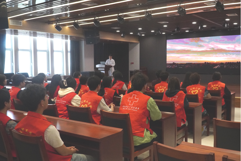 “三獻”進校園|血液探秘,與愛同行——保定理工學院師生“血站開放日”活動