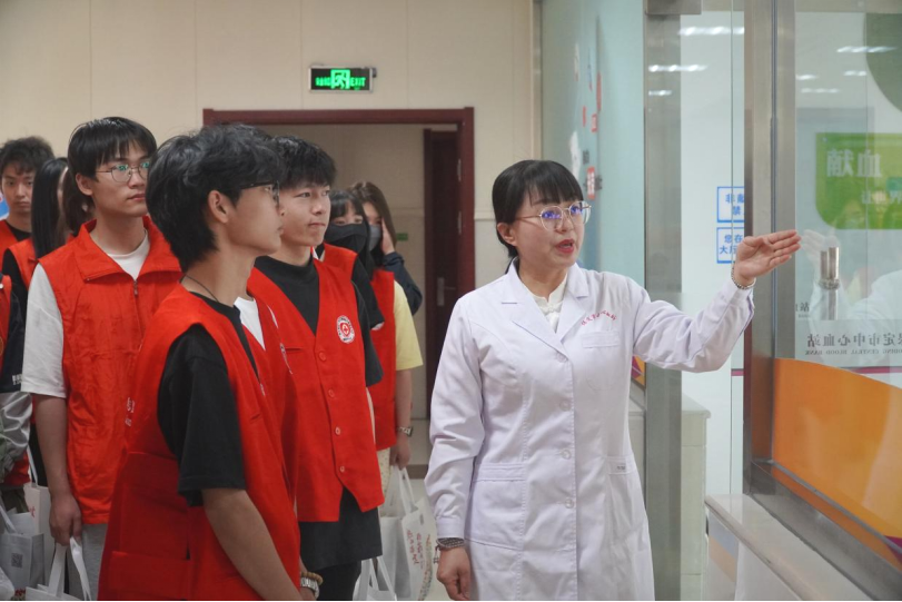 “三獻”進校園|血液探秘,與愛同行——保定理工學院師生“血站開放日”活動