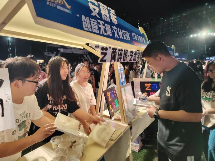 青春校園|創(chuàng)意無限,文化交融—保定理工學院首屆文創(chuàng)市集圓滿結束