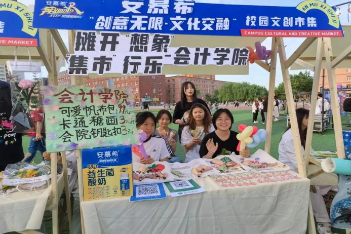 青春校園|創(chuàng)意無限,文化交融—保定理工學院首屆文創(chuàng)市集圓滿結束