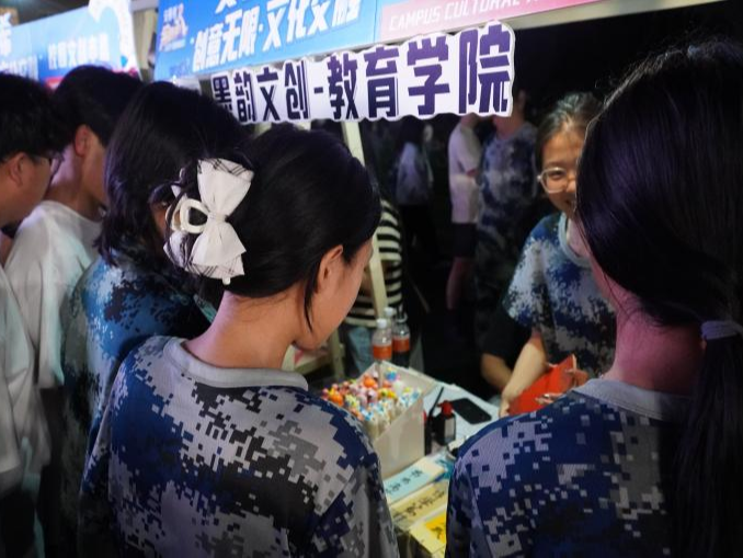青春校園|創(chuàng)意無限,文化交融—保定理工學院首屆文創(chuàng)市集圓滿結束
