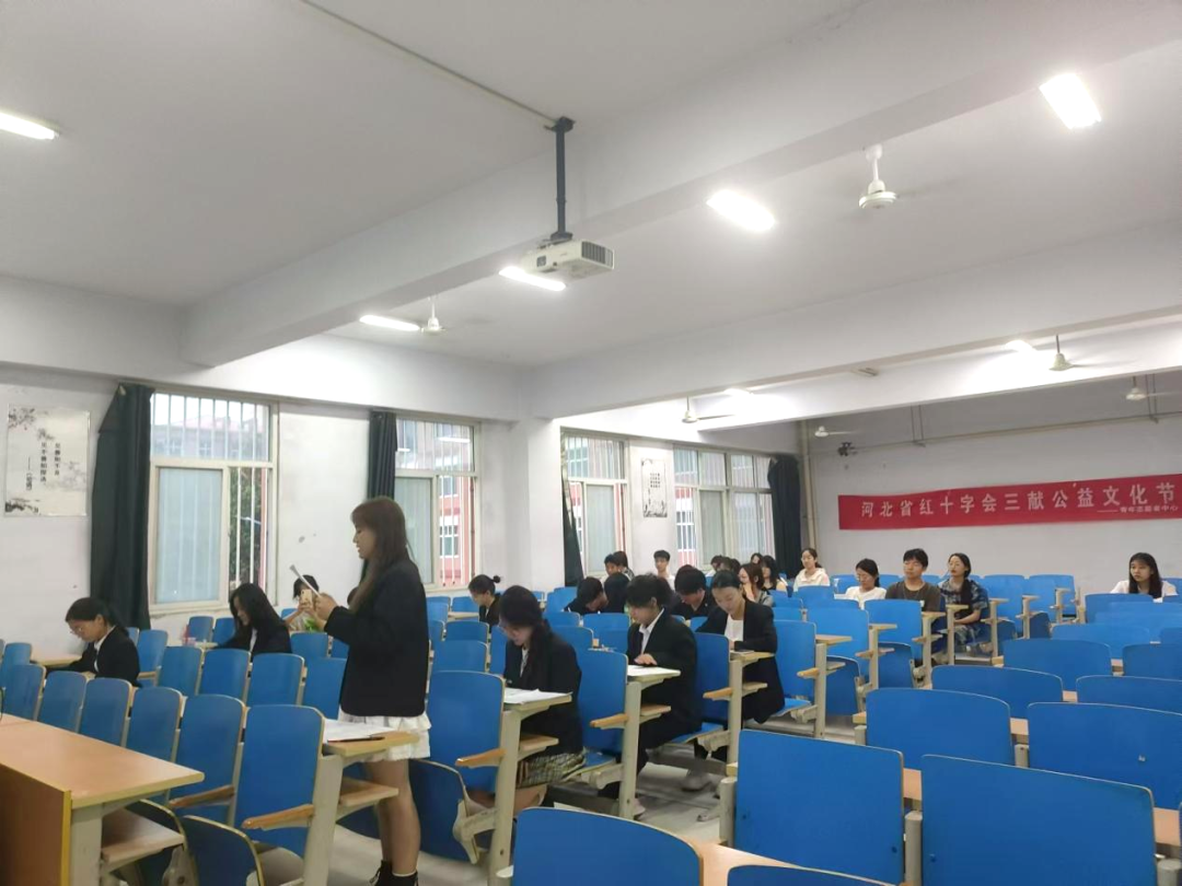 “三獻(xiàn)”進(jìn)校園|共話愛(ài)心與責(zé)任:“三獻(xiàn)”主題辯論賽圓滿結(jié)束