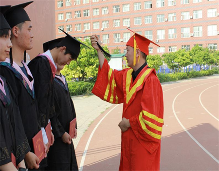 保定理工學(xué)院藝術(shù)學(xué)院 “青春不散場，未來皆可期”2024屆畢業(yè)典禮暨學(xué)位授予儀式
