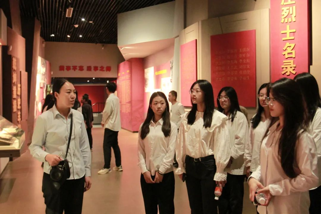 保定理工學(xué)院信息科學(xué)與工程學(xué)院 前往冉莊地道戰(zhàn)紀念館開展牌儀式