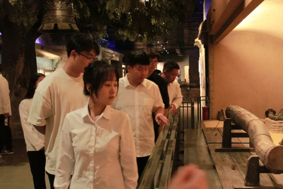 保定理工學(xué)院信息科學(xué)與工程學(xué)院 前往冉莊地道戰(zhàn)紀念館開展牌儀式