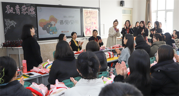 凝聚奋进力量 书写巑Ӈ荣光--保定理工学院校领D访慰问女教职工送上“三八”国际劳动妇奌福
