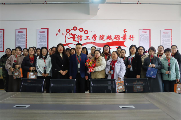 凝聚奋进力量 书写巑Ӈ荣光--保定理工学院校领D访慰问女教职工送上“三八”国际劳动妇奌福