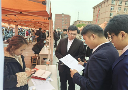 建立合作模式，拓展就業(yè)路徑