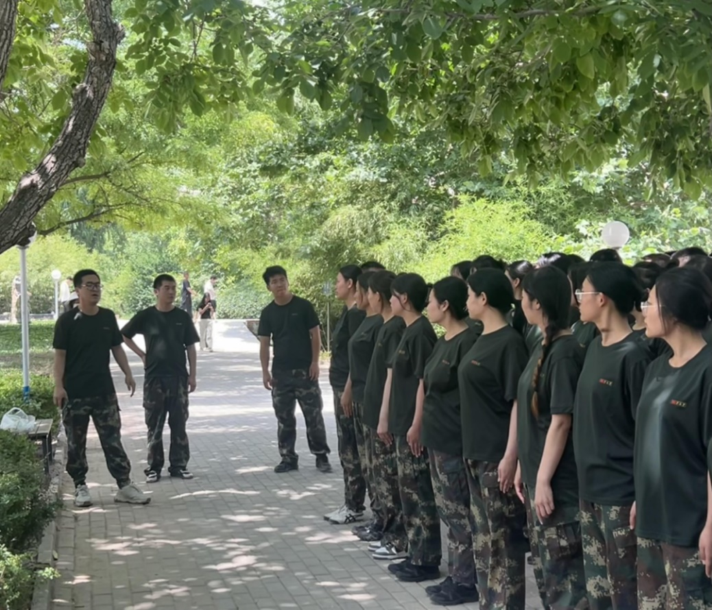 勇毅堅(jiān)韌鋼如鐵，磨礪青春熱血燃——新入職輔導(dǎo)員培訓(xùn)第二天