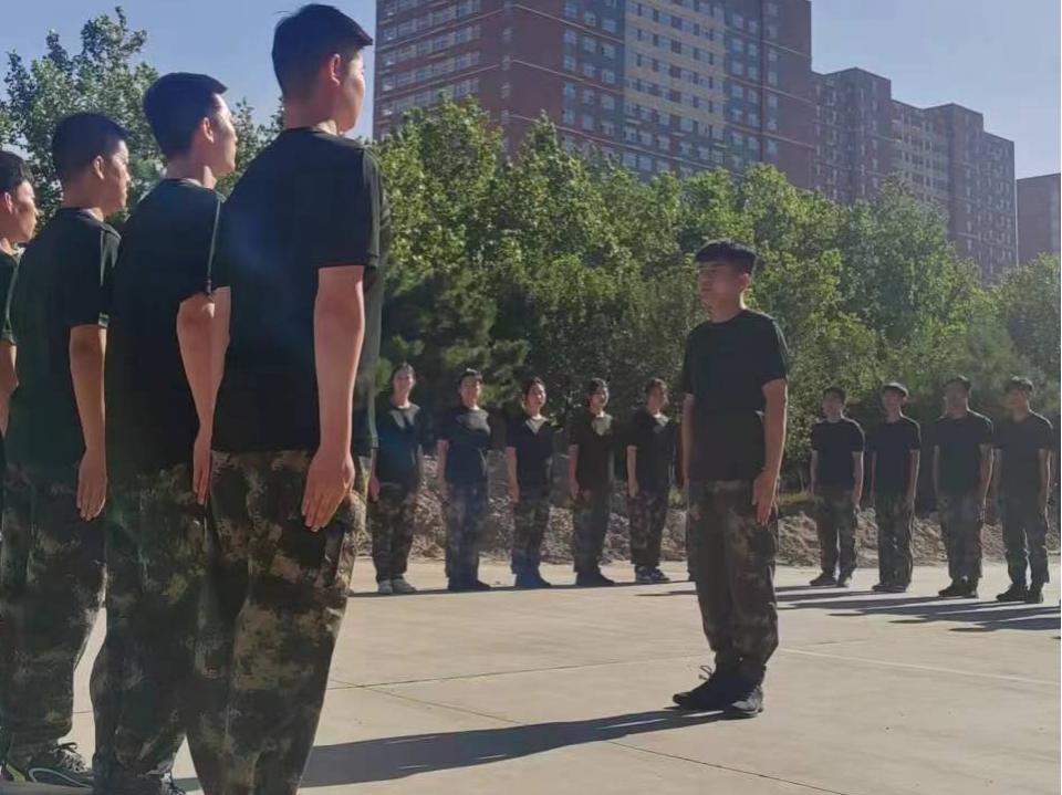 勇毅堅(jiān)韌鋼如鐵，磨礪青春熱血燃——新入職輔導(dǎo)員培訓(xùn)第三天
