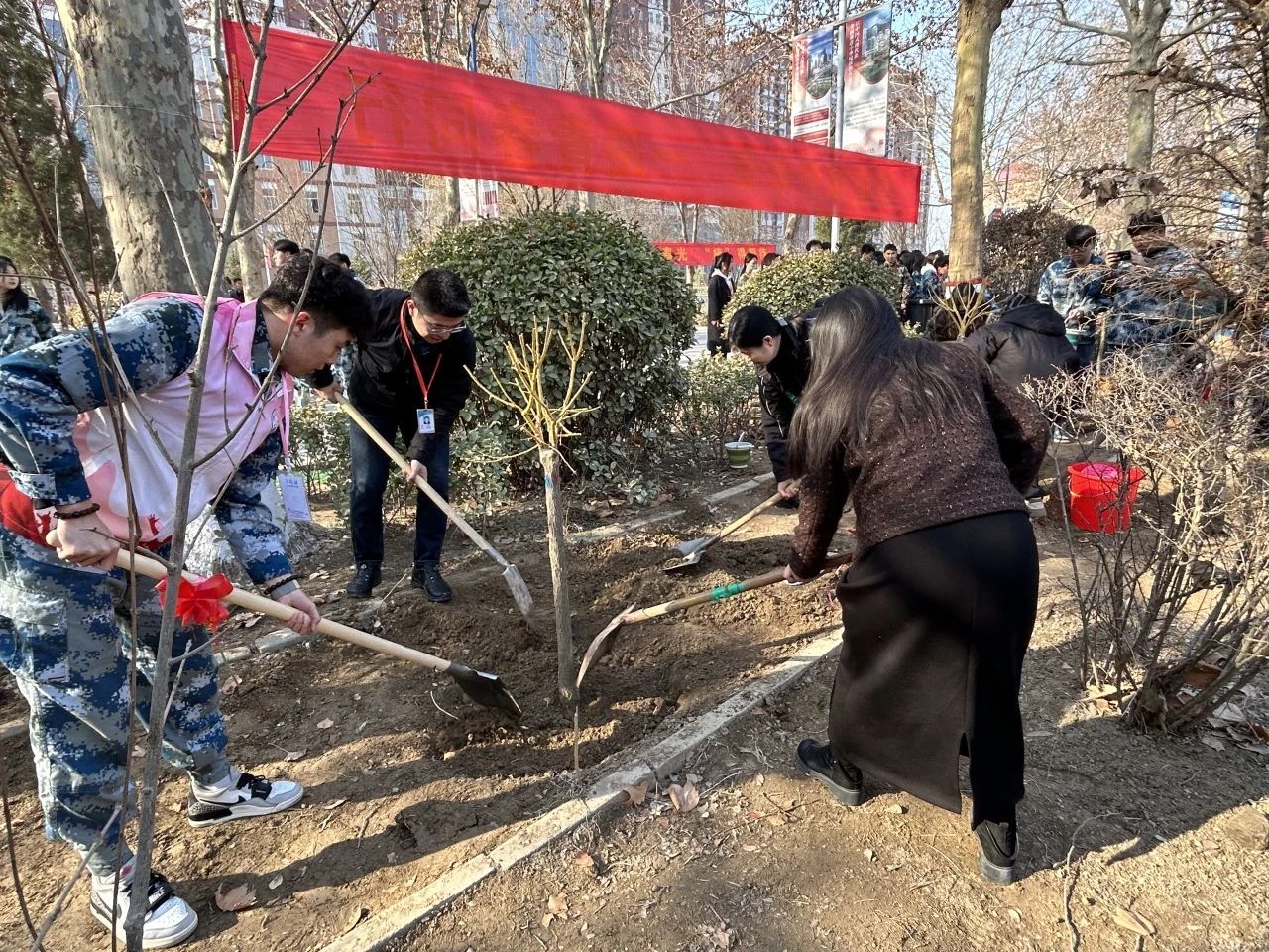 “‘植’此青綠，教樹人心，‘育’汝于成”植樹節(jié)活動(dòng)圓滿結(jié)束!