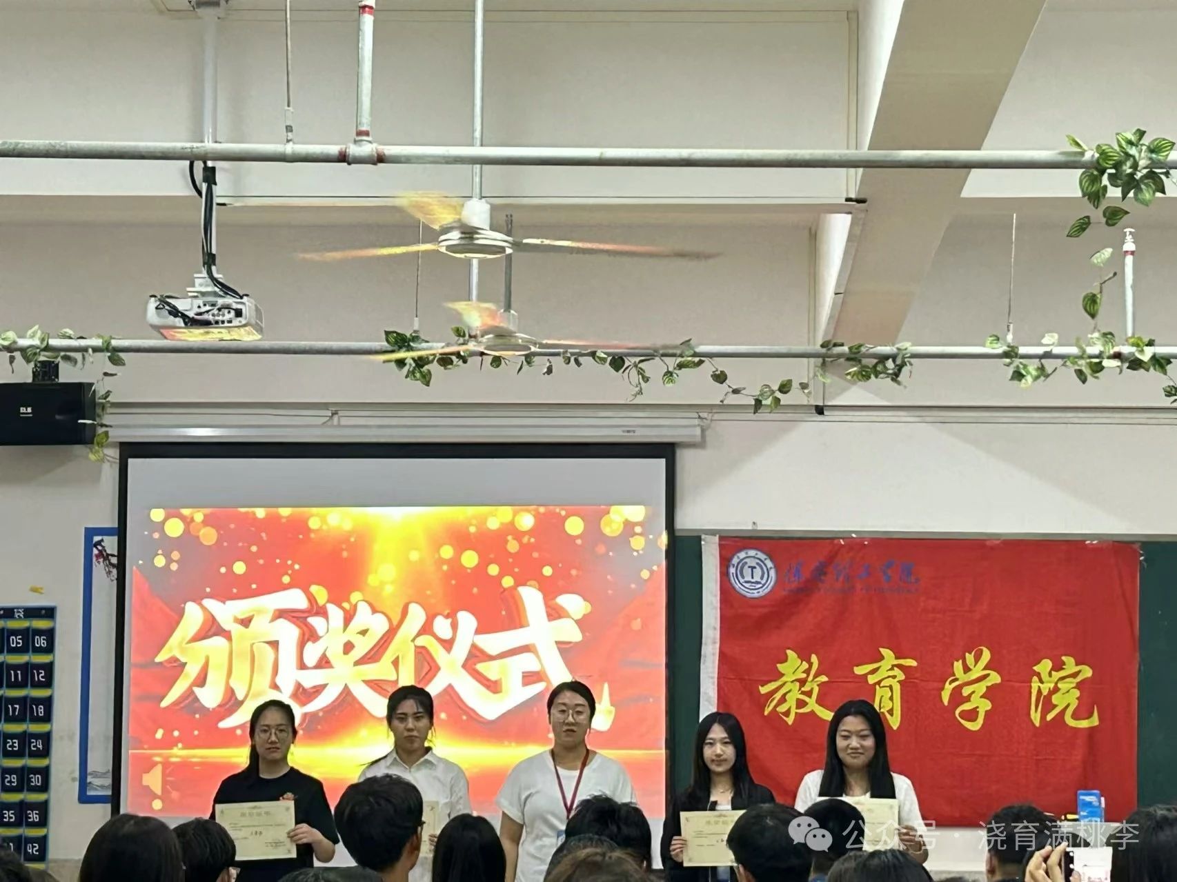 “追光而遇，沐光而行”紅色征文決賽圓滿結(jié)束!