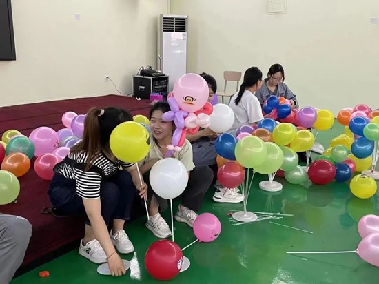 兒童節(jié)，“大朋友”們與小朋友們共度六一?。?！