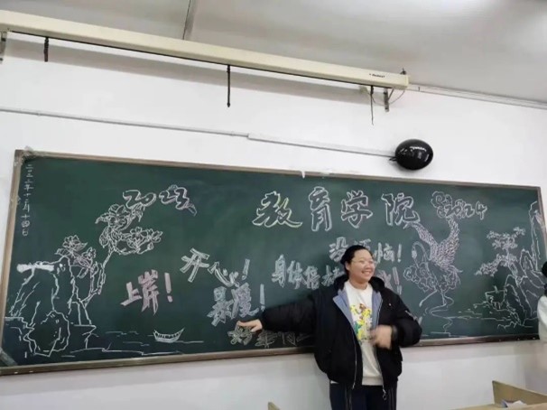 【教育·教學】黑板定格美好，寄語傳遞深情