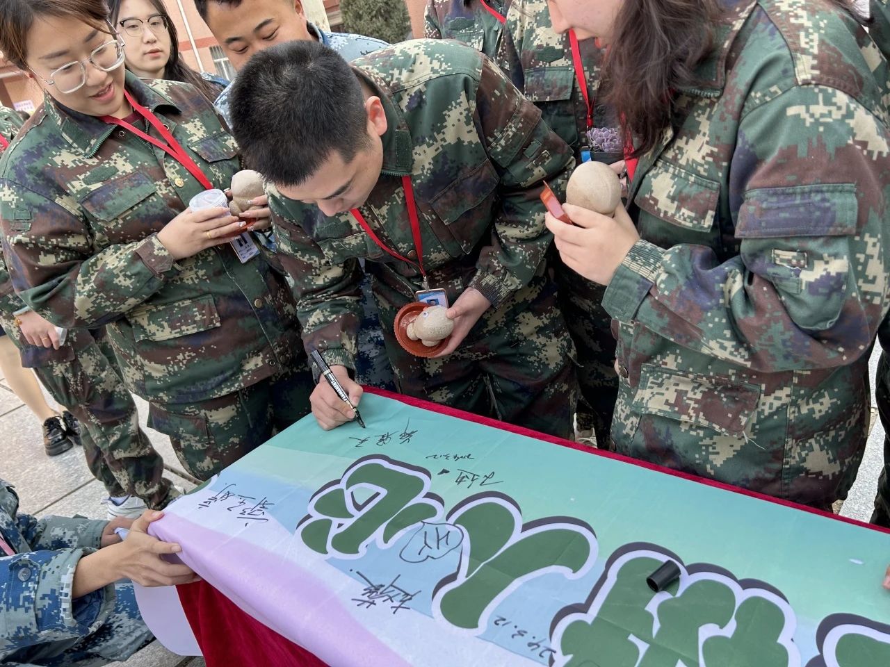 “‘植’此青綠，教樹人心，‘育’汝于成”植樹節(jié)活動(dòng)圓滿結(jié)束!