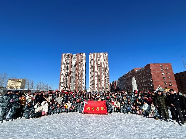 弘揚傳統(tǒng)文化 傳承愛國情懷——教育學院開展創(chuàng)意燈籠制作活動