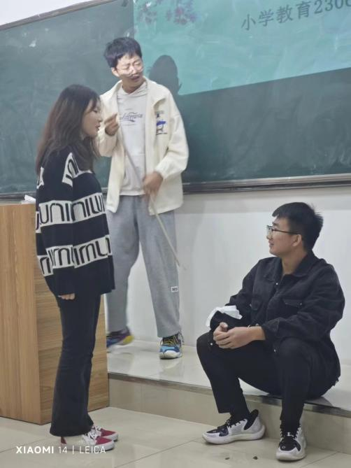 紛繁之世聽雷聲陣陣，桃源深處看暗戀情深