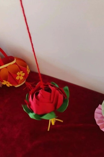 弘揚傳統(tǒng)文化 傳承愛國情懷——教育學院開展創(chuàng)意燈籠制作活動