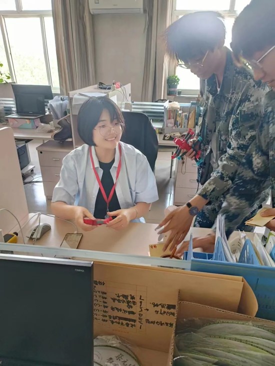 兒童節(jié)，“大朋友”們與小朋友們共度六一?。?！