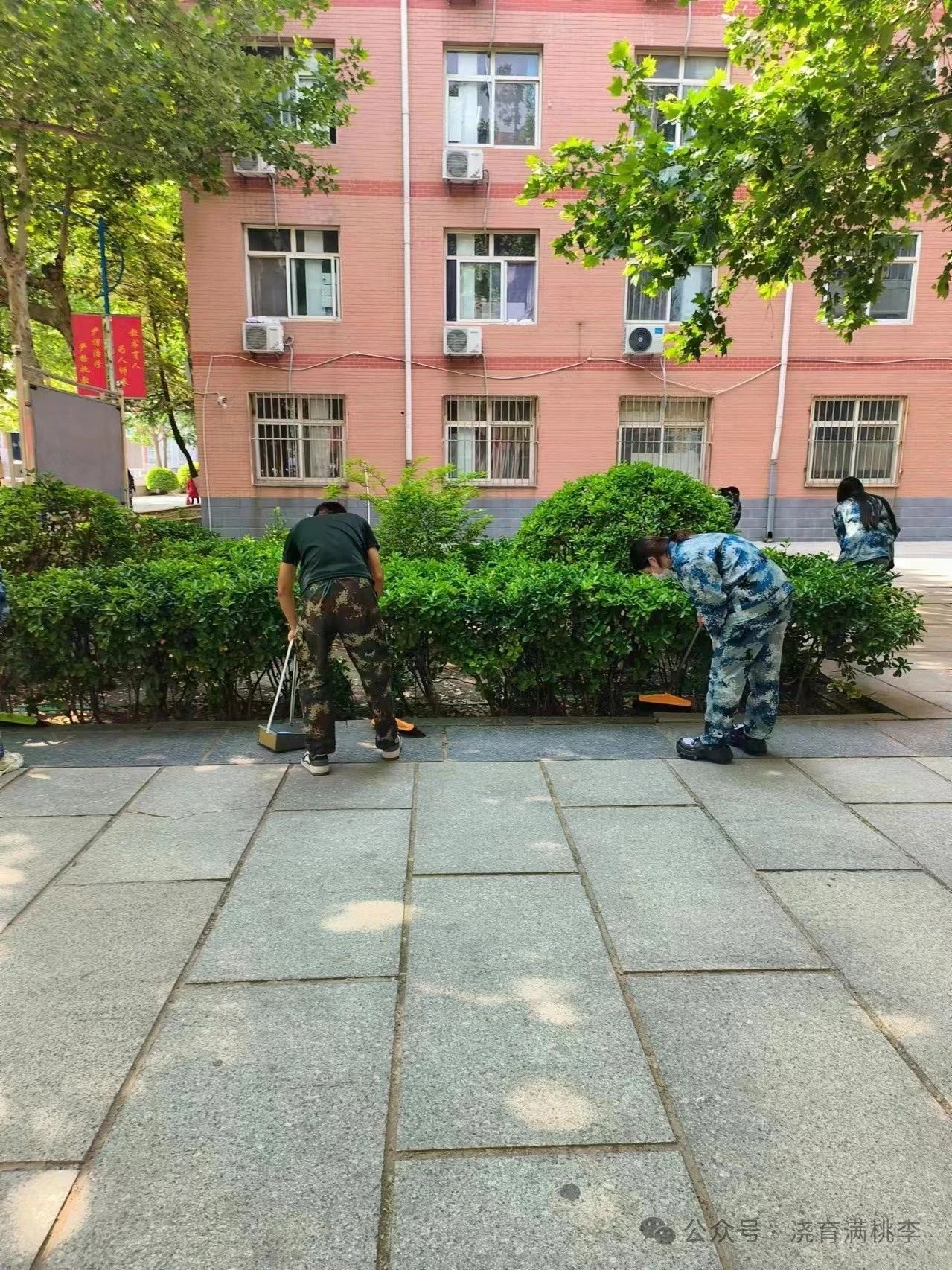 勞動踐于行，美德鑄于心