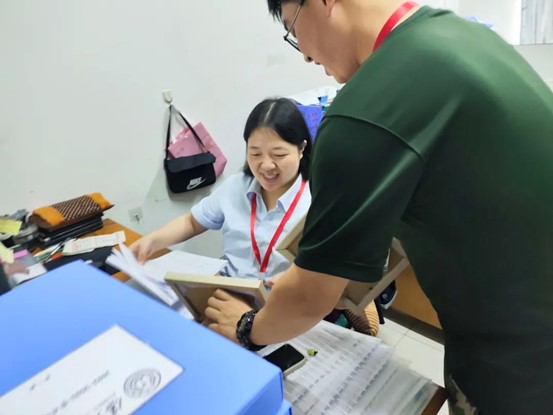 老師，請簽收教師節(jié)禮物