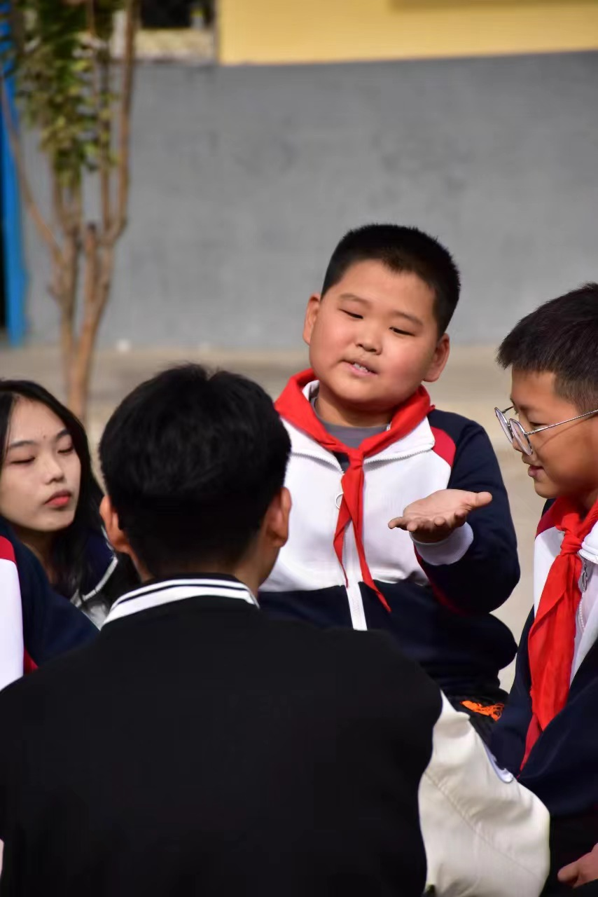 勇?lián)鷷r(shí)代使命，傳遞教育力量——鄭家莊小學(xué)支教活動(dòng)