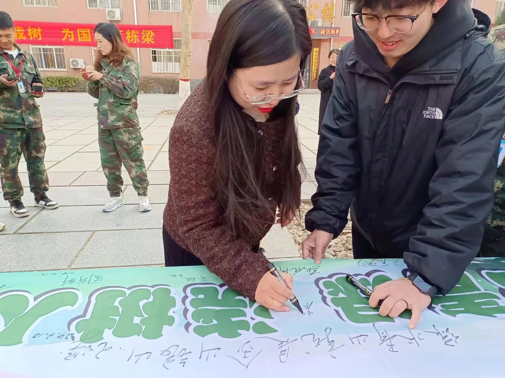 “‘植’此青綠，教樹人心，‘育’汝于成”植樹節(jié)活動(dòng)圓滿結(jié)束!