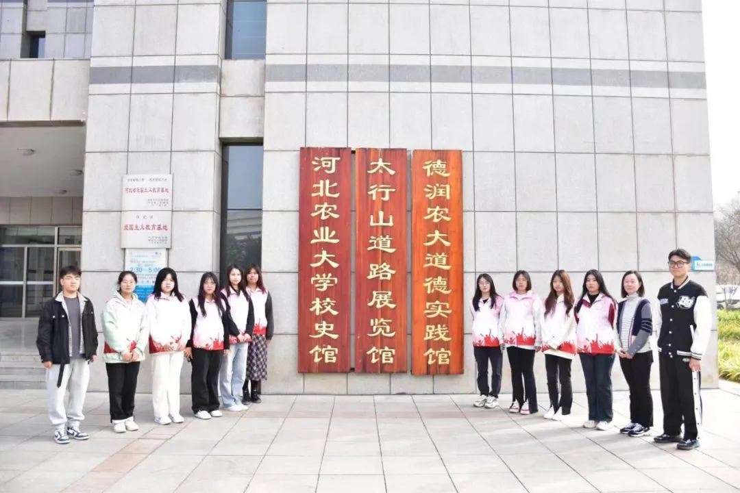 學李保國精神 做四有好老師 育時代新人