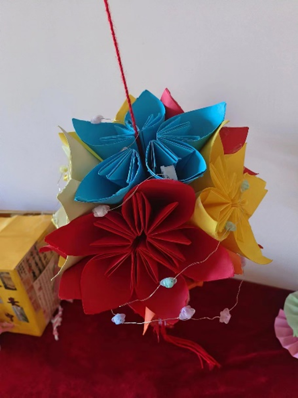 弘揚傳統(tǒng)文化 傳承愛國情懷——教育學院開展創(chuàng)意燈籠制作活動