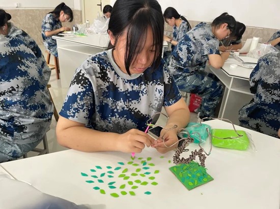 美育如光，熹微朝陽(yáng)