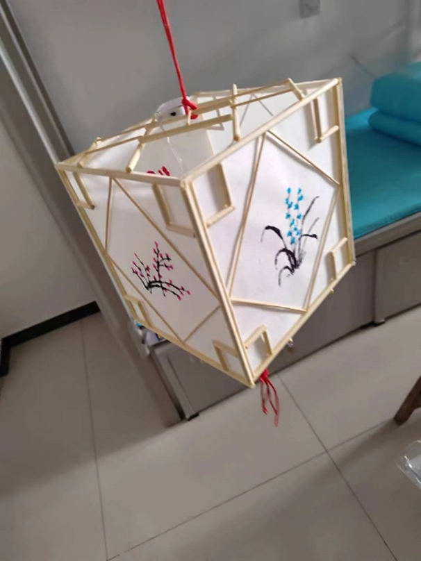 弘揚傳統(tǒng)文化 傳承愛國情懷——教育學院開展創(chuàng)意燈籠制作活動