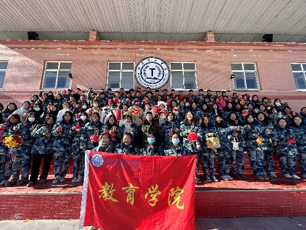 弘揚傳統(tǒng)文化 傳承愛國情懷——教育學院開展創(chuàng)意燈籠制作活動