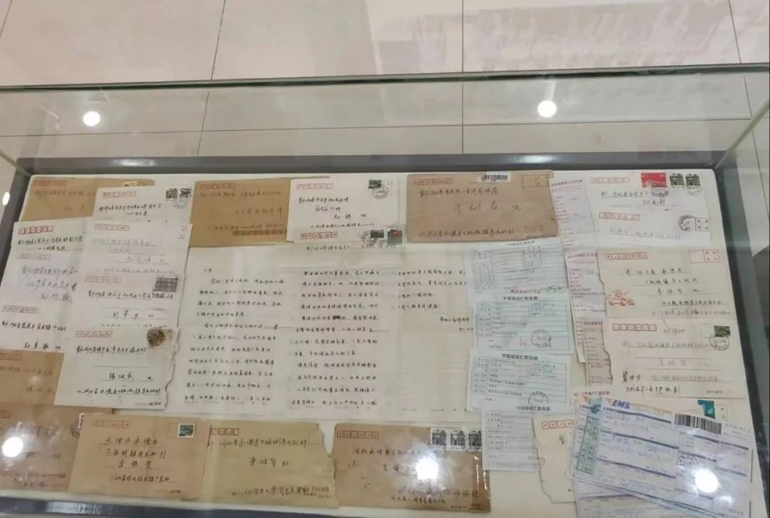 學李保國精神 做四有好老師 育時代新人