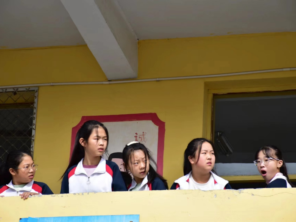 勇?lián)鷷r(shí)代使命，傳遞教育力量——鄭家莊小學(xué)支教活動(dòng)