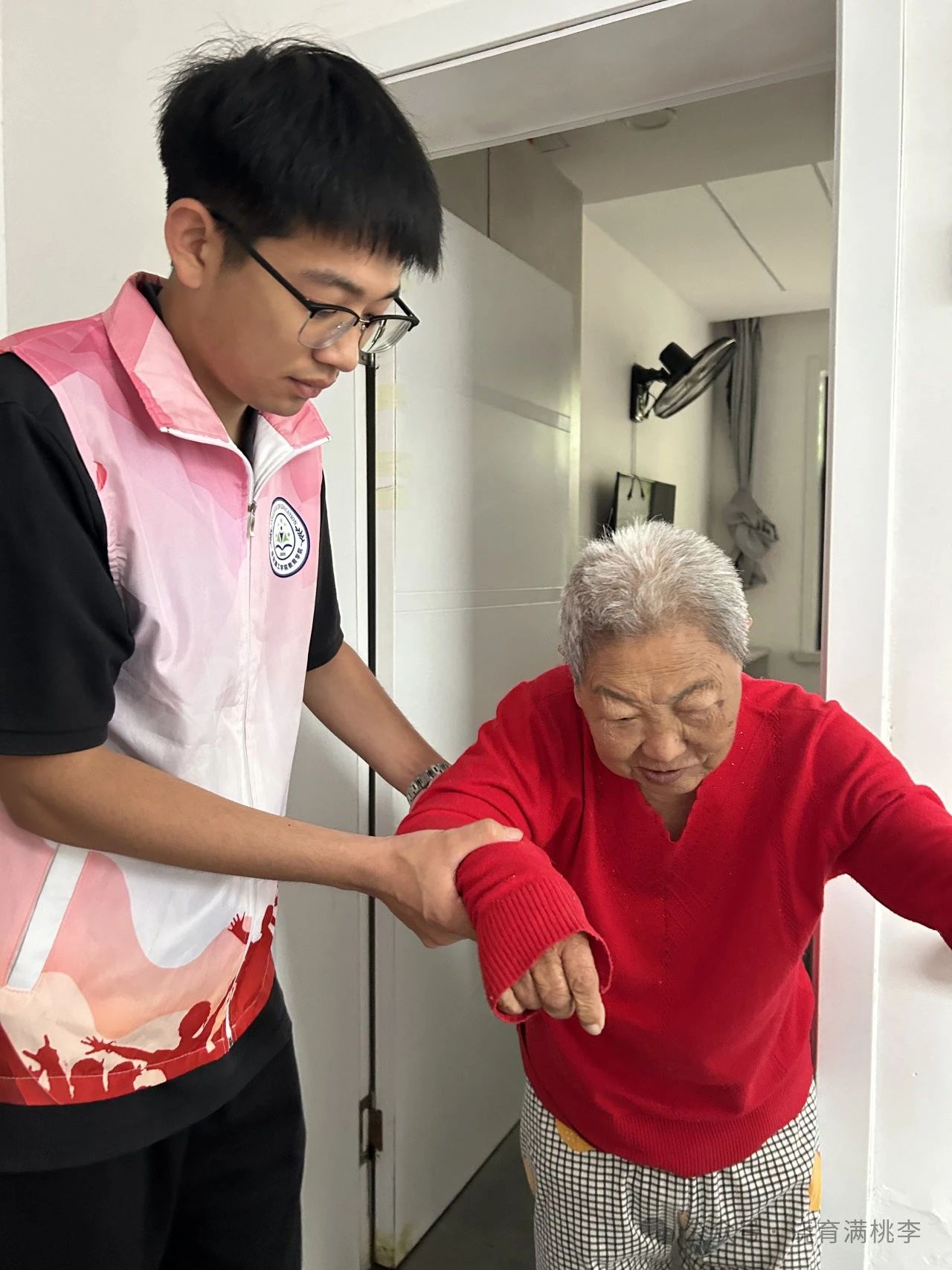 “揚愛老美德，獻志愿精神”